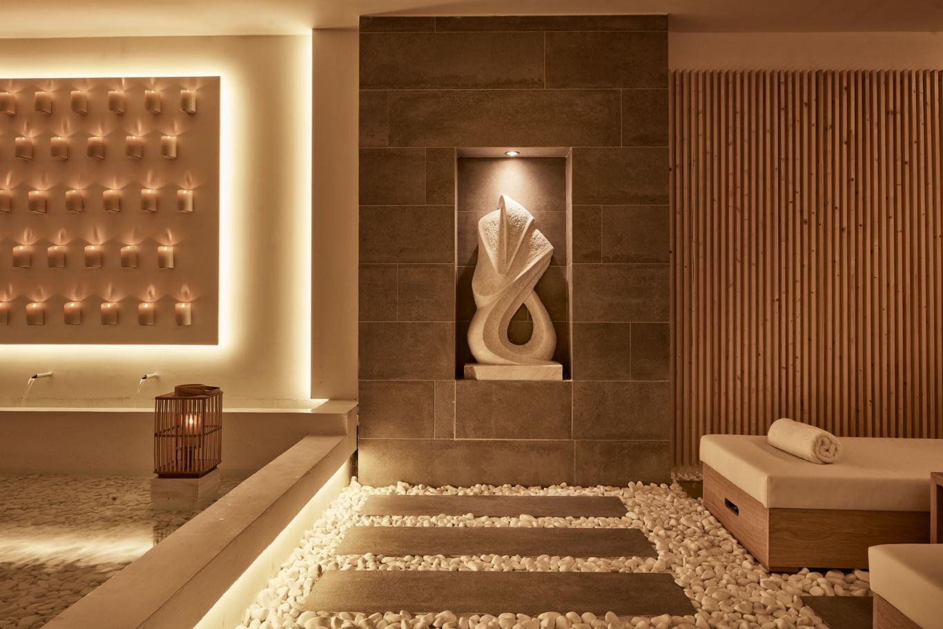 Στο Δωδώνη SPA στο Epirus Palace Congress & Spa Hotel στα Ιωάννινα αφήστε το σώμα σας να αναζωογονηθεί.