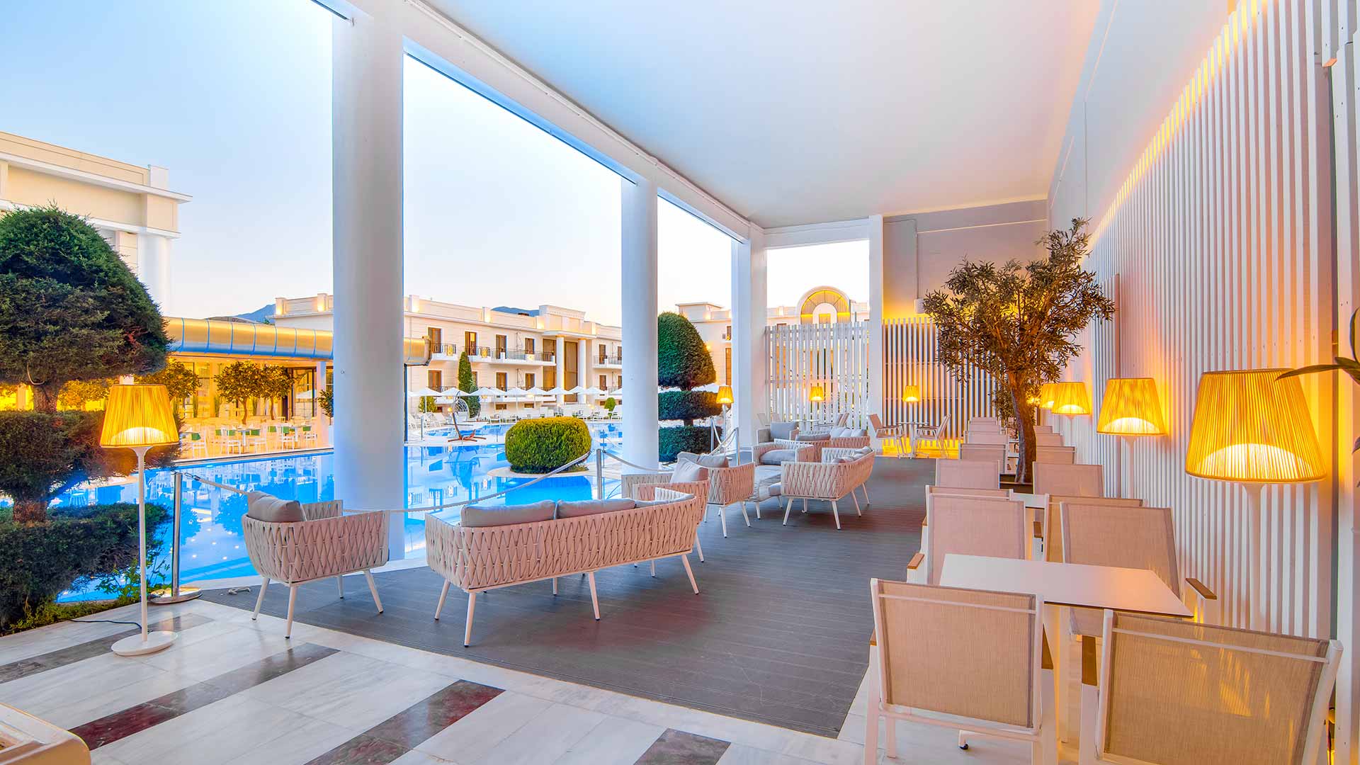 Pool Bar στο Epirus Palace στα Ιωάννινα.