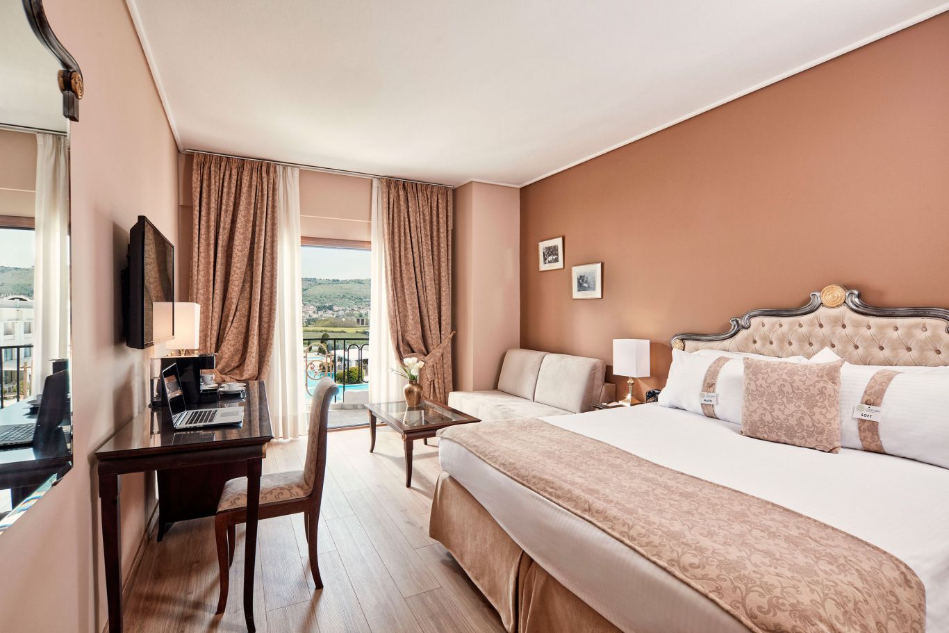 EXECUTIVE_ROOM_gallery-1 (1)